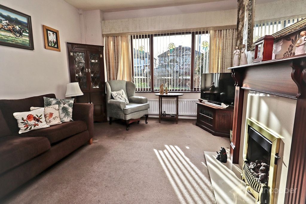 Property photo 3 of 16 4670565