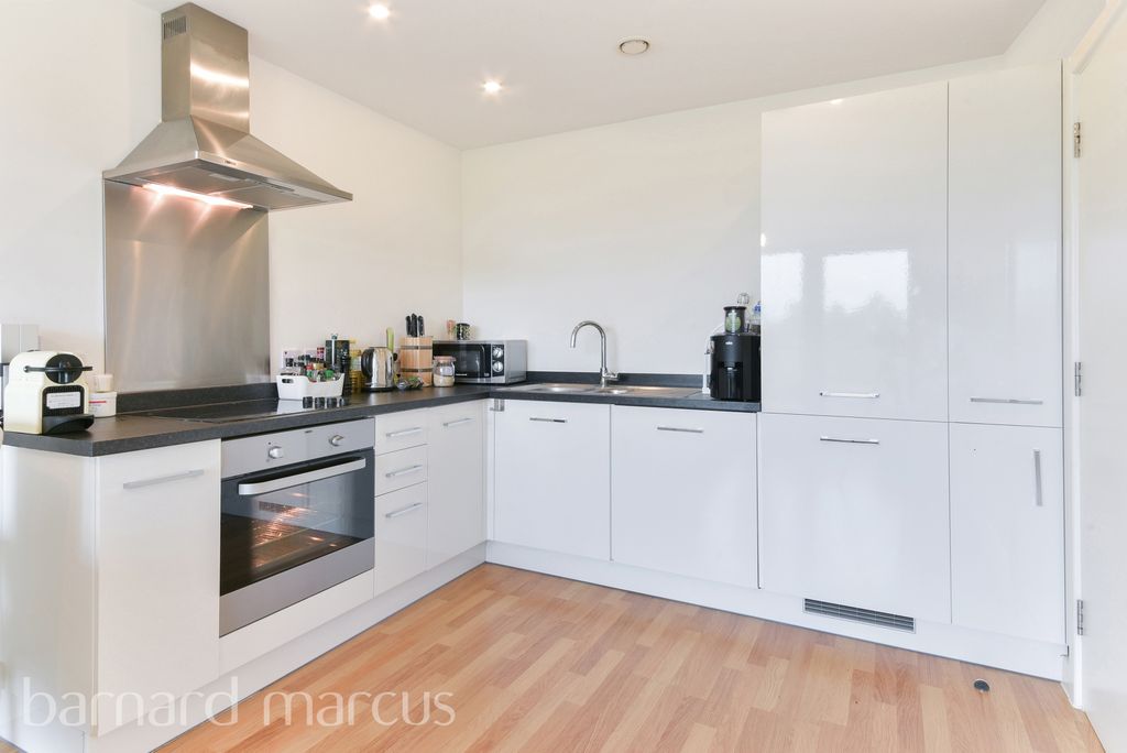 Property photo 2 of 8 Kitchen