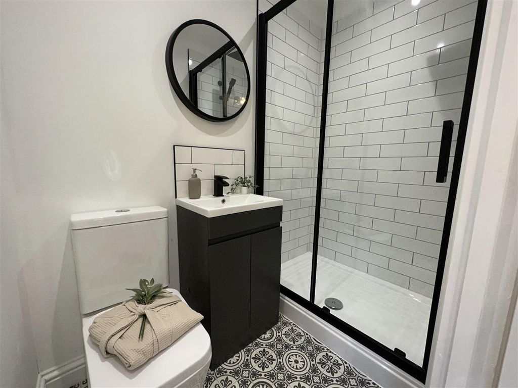 Property photo 3 of 10 En-Suite   Landscape   2022.Jpg