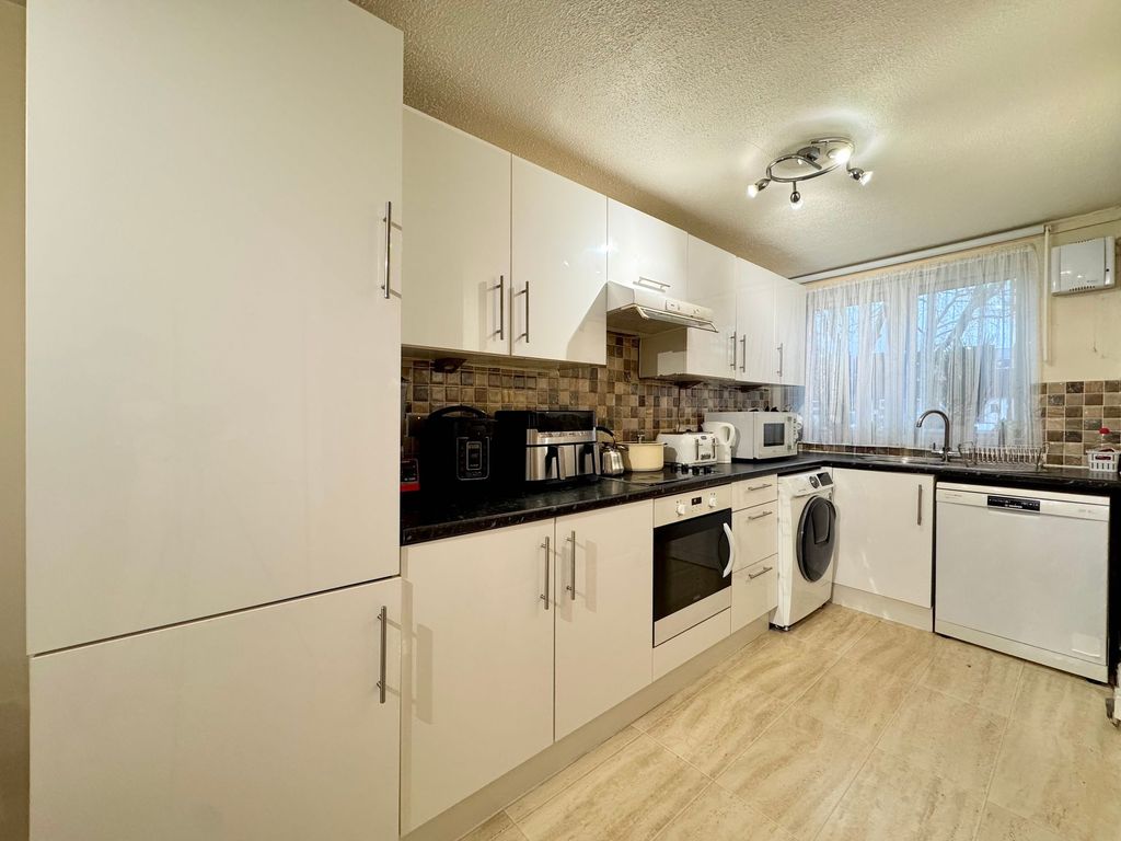 Property photo 3 of 16 Kitchen