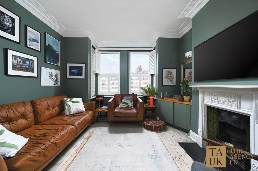 Property photo 1 of 32