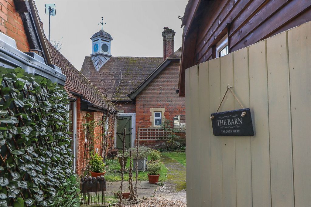 Property photo 3 of 26 Picture No. 28