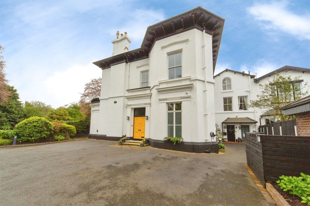 Property photo 1 of 25