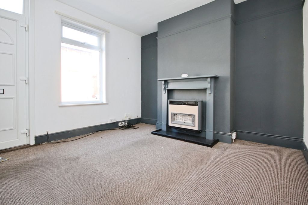 Property photo 3 of 11