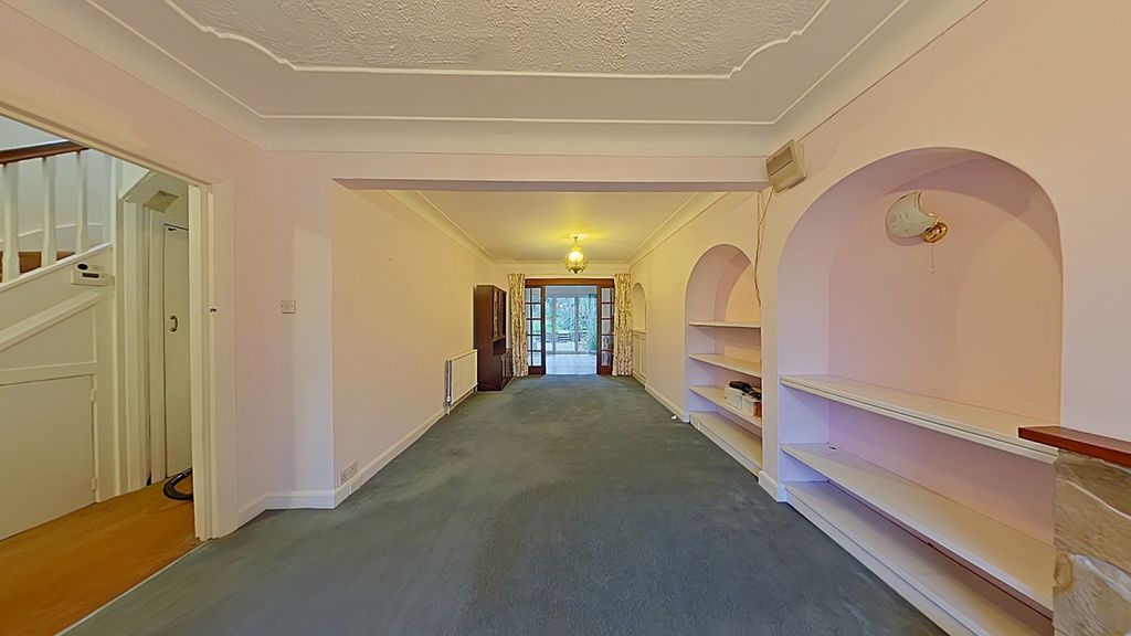 Property photo 3 of 13 Through Lounge