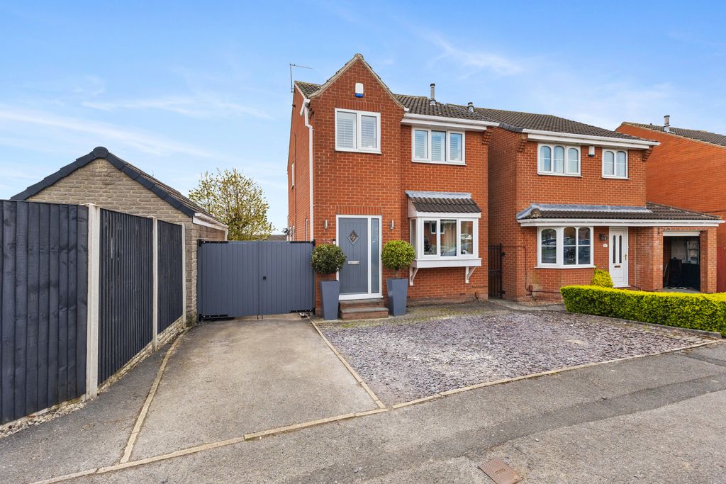 Property photo 1 of 17 3 Bedroom Semi Detached For Sale