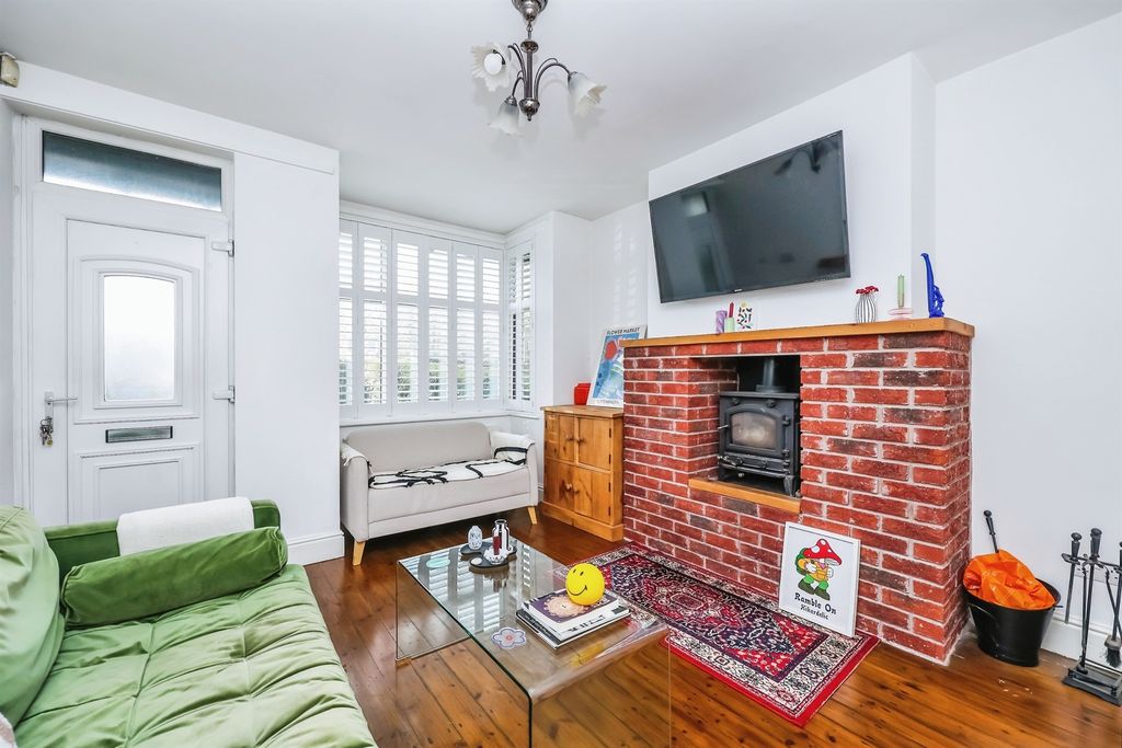 Property photo 2 of 17