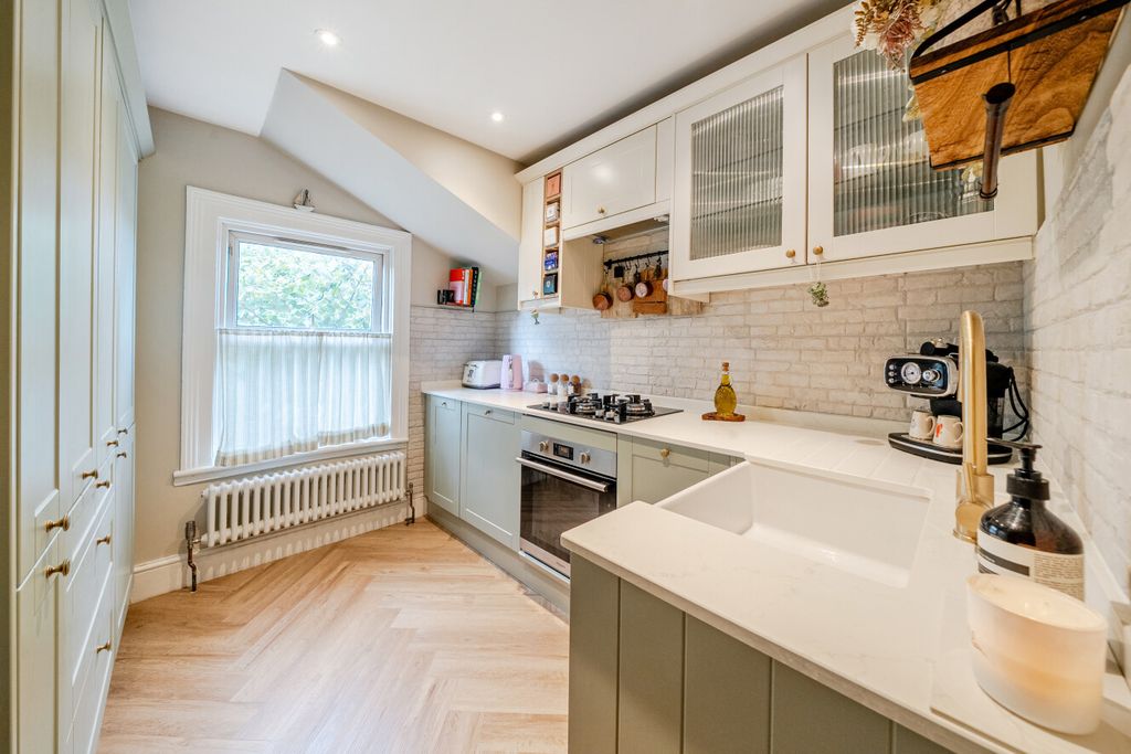 Property photo 2 of 10 1524315-8-6Ab3Dff...
