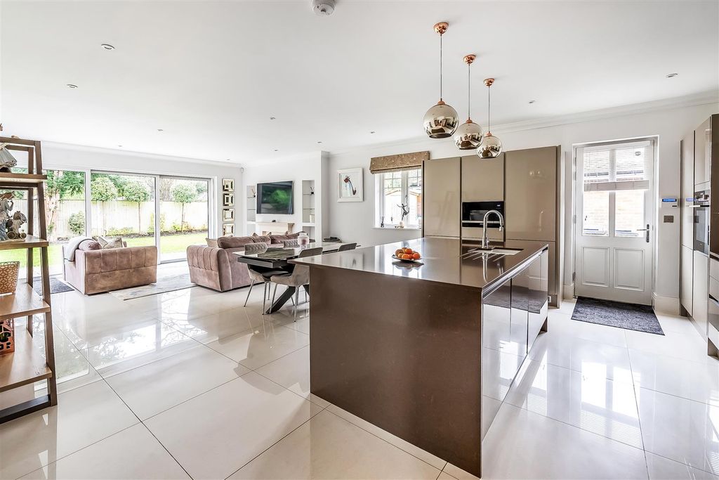 Property photo 3 of 17 2-Talman-Place-12.Jpg