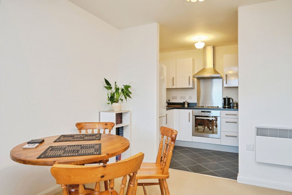 Property photo 3 of 17 Dining Area