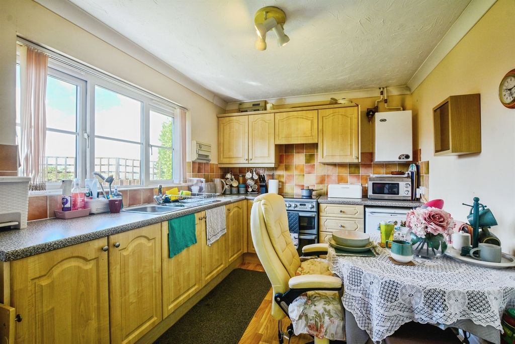 Property photo 3 of 17