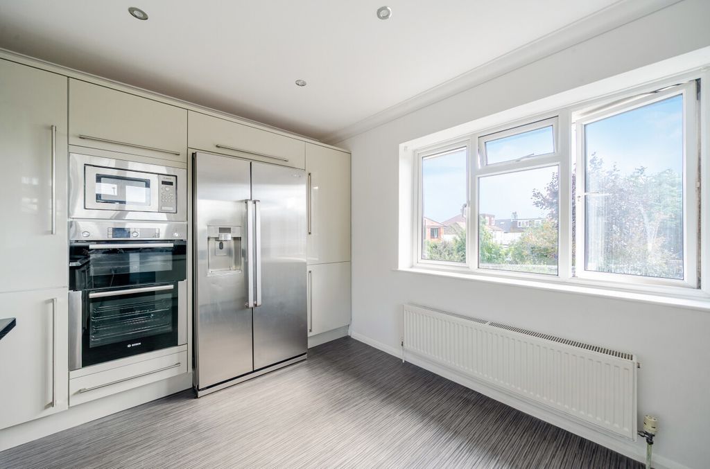 Property photo 3 of 16 Kitchen