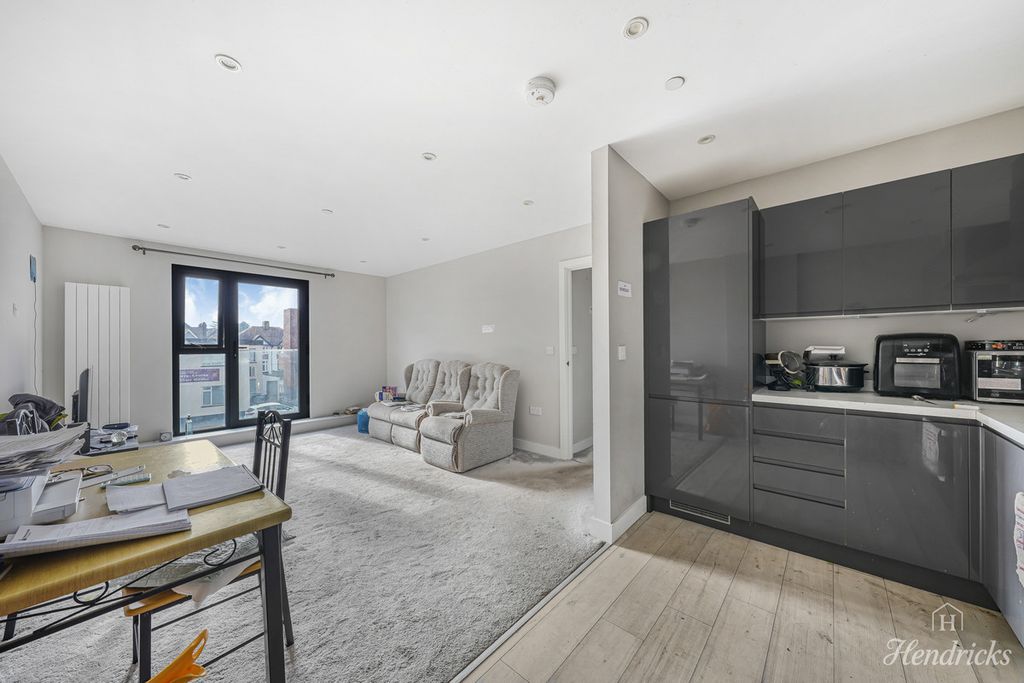 Property photo 3 of 22