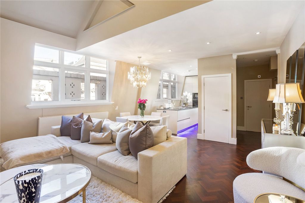 Property photo 1 of 19 Reception Area