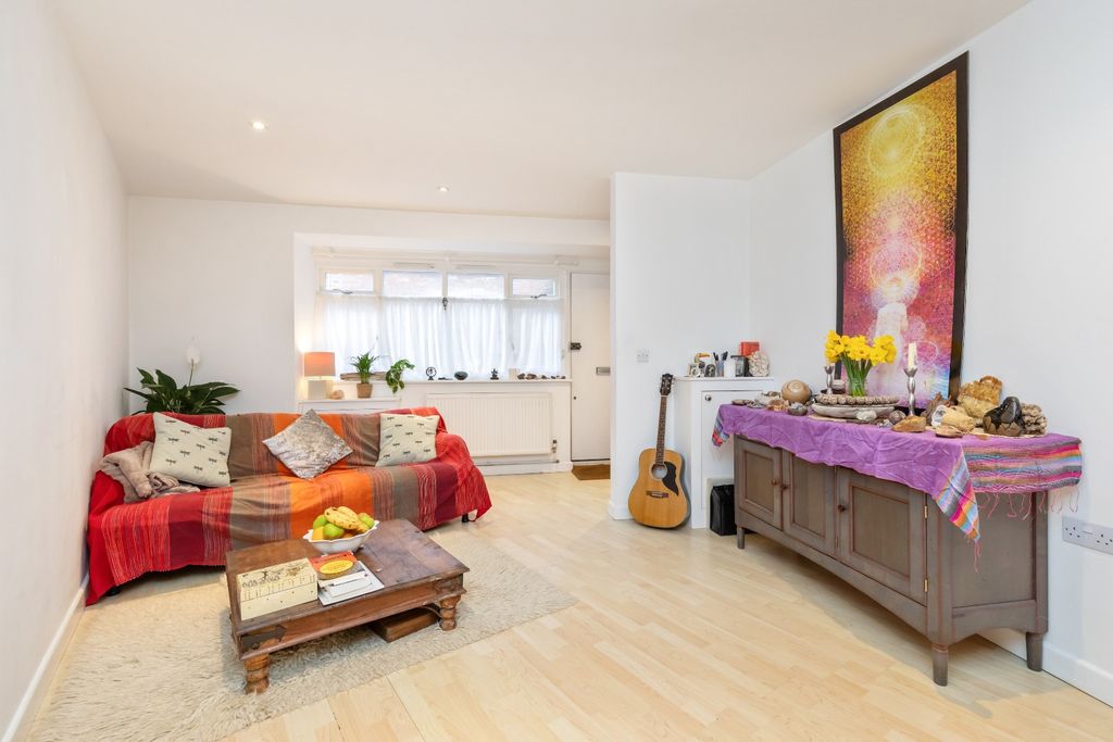 Property photo 2 of 8 4879672