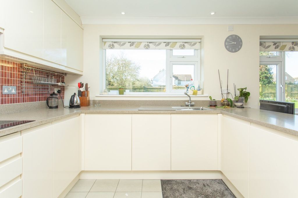 Property photo 3 of 12 Picture 3