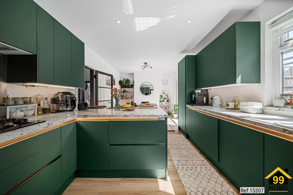 Property photo 3 of 16 Photo 2