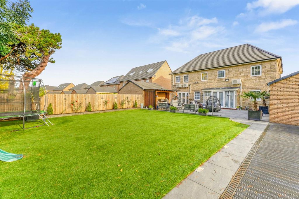 Property photo 3 of 35