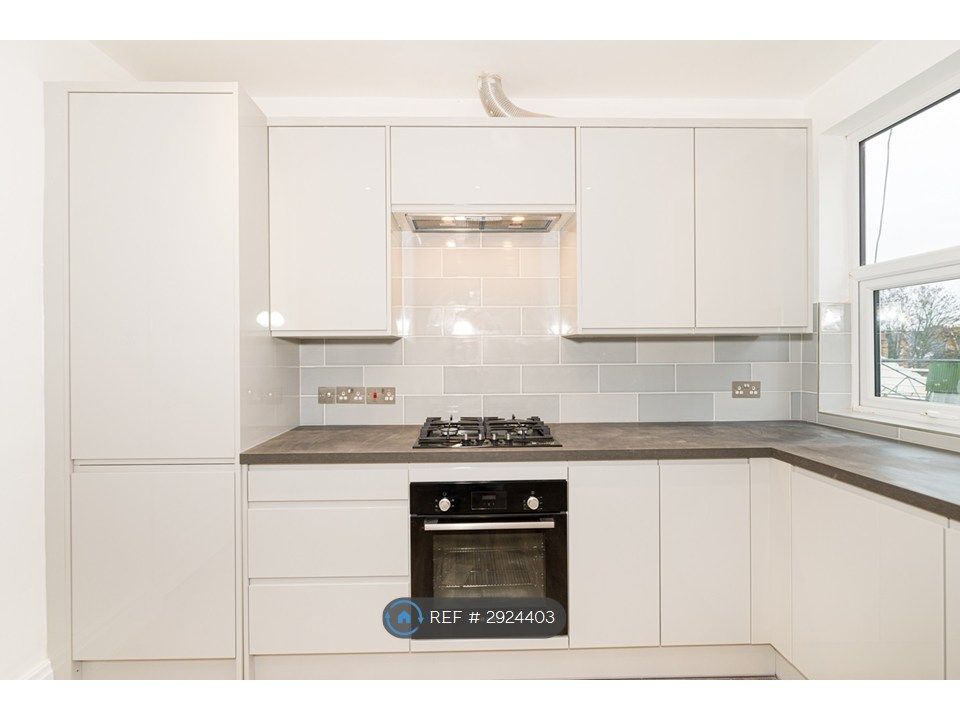 Property photo 2 of 10 Kitchen