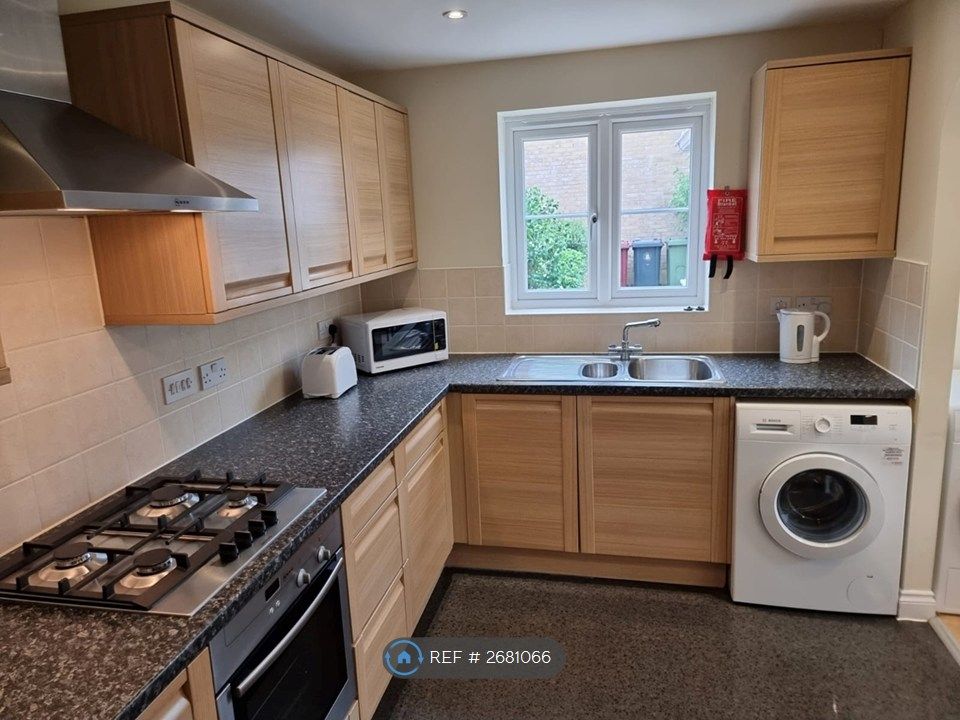 Property photo 3 of 11 Kitchen