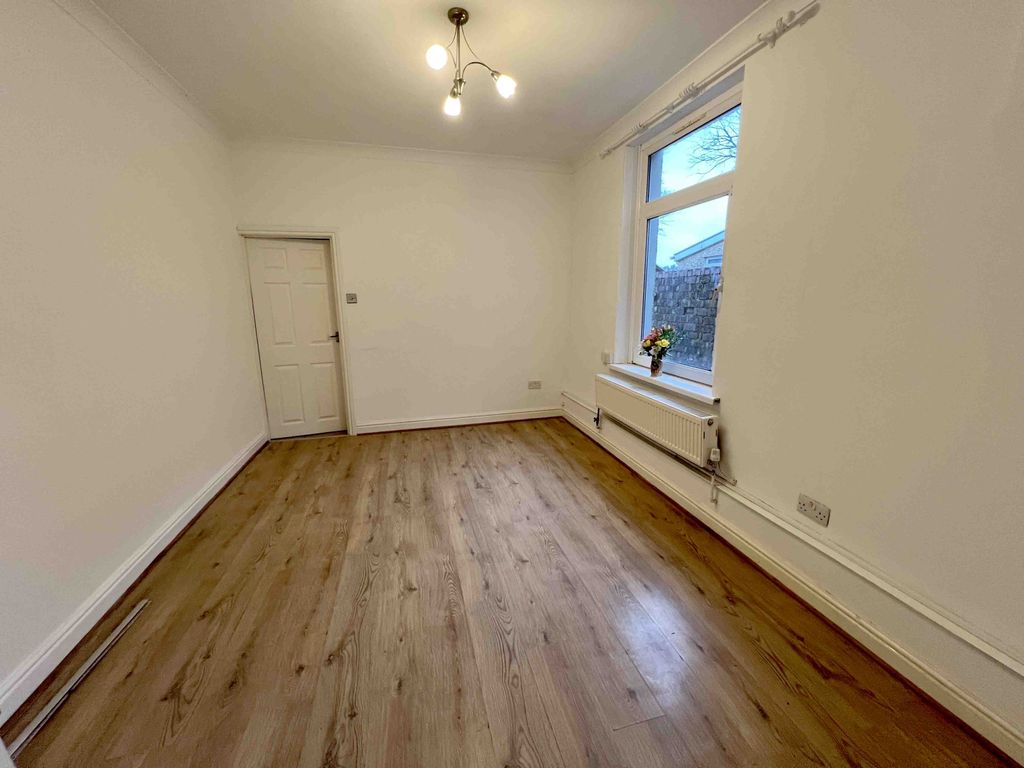 Property photo 3 of 7 Gallery