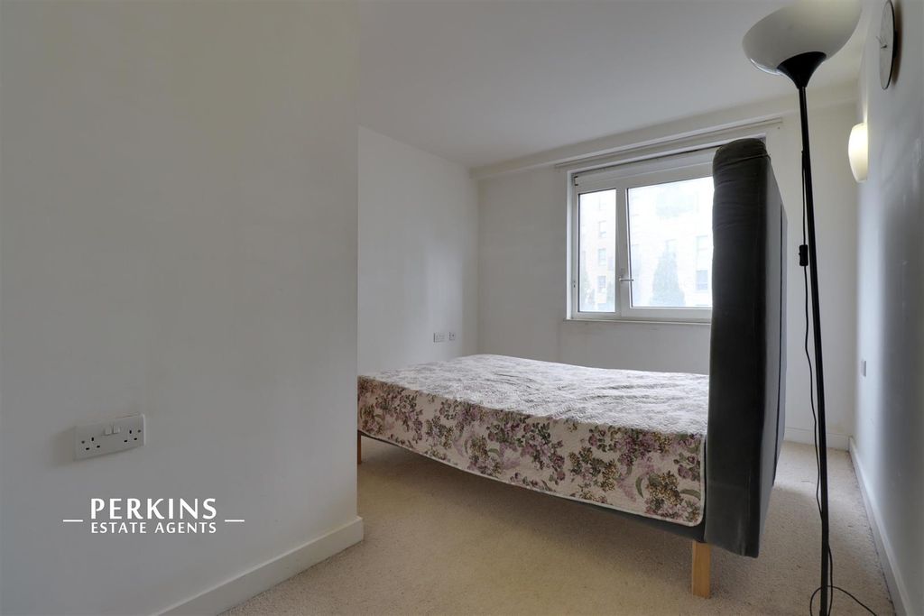 Property photo 3 of 6 Bed 2.Jpg