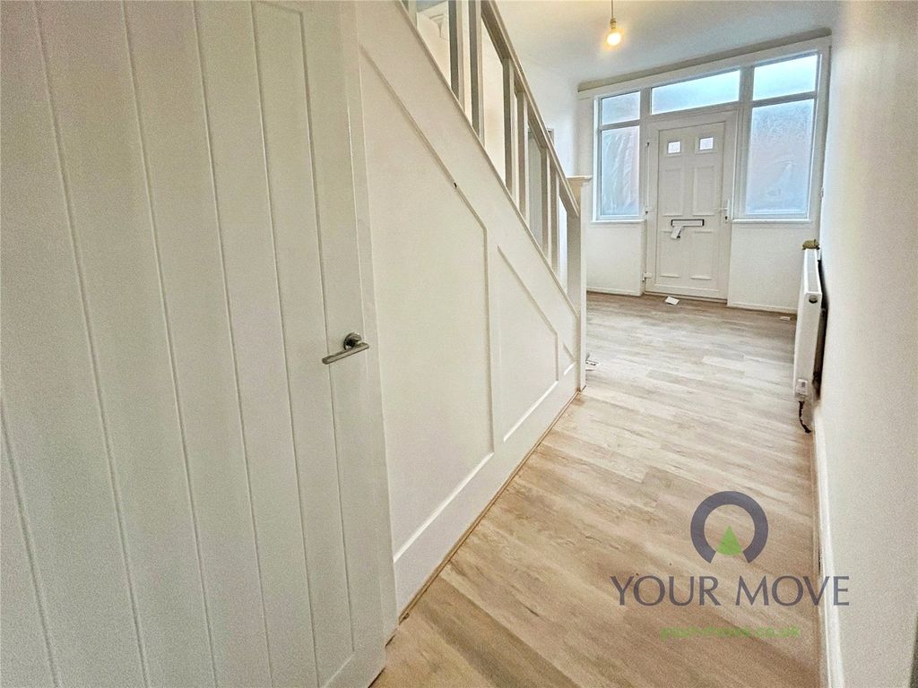 Property photo 2 of 15 Hallway