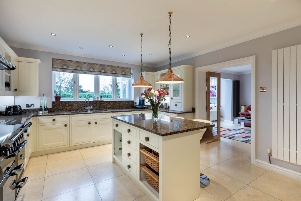 Property photo 2 of 29