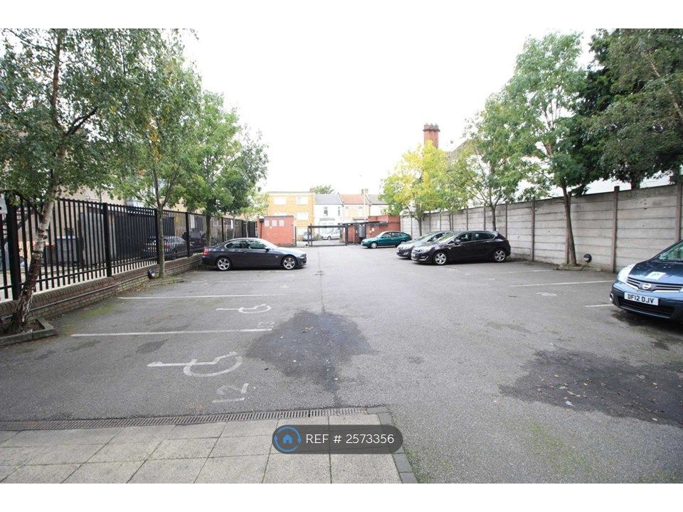 Property photo 1 of 12 Parking