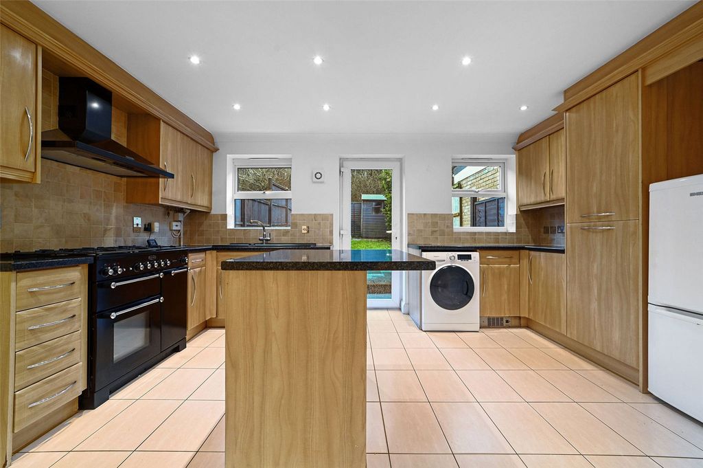 Property photo 2 of 11 Picture No. 13