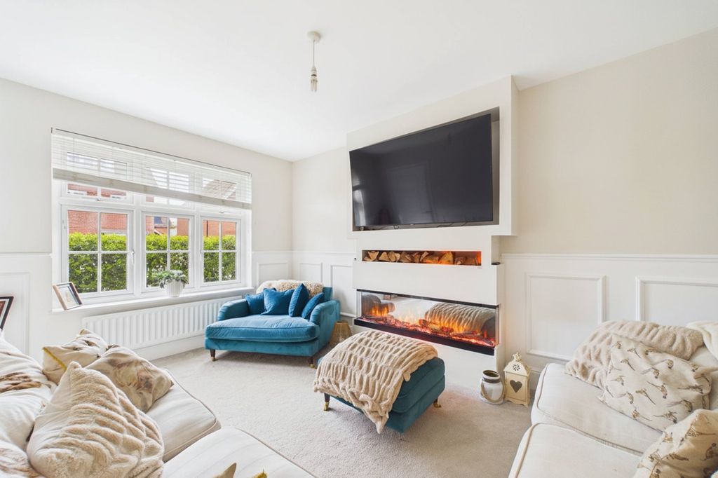 Property photo 2 of 17 Picture No. 30