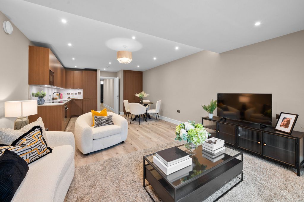 Property photo 2 of 23