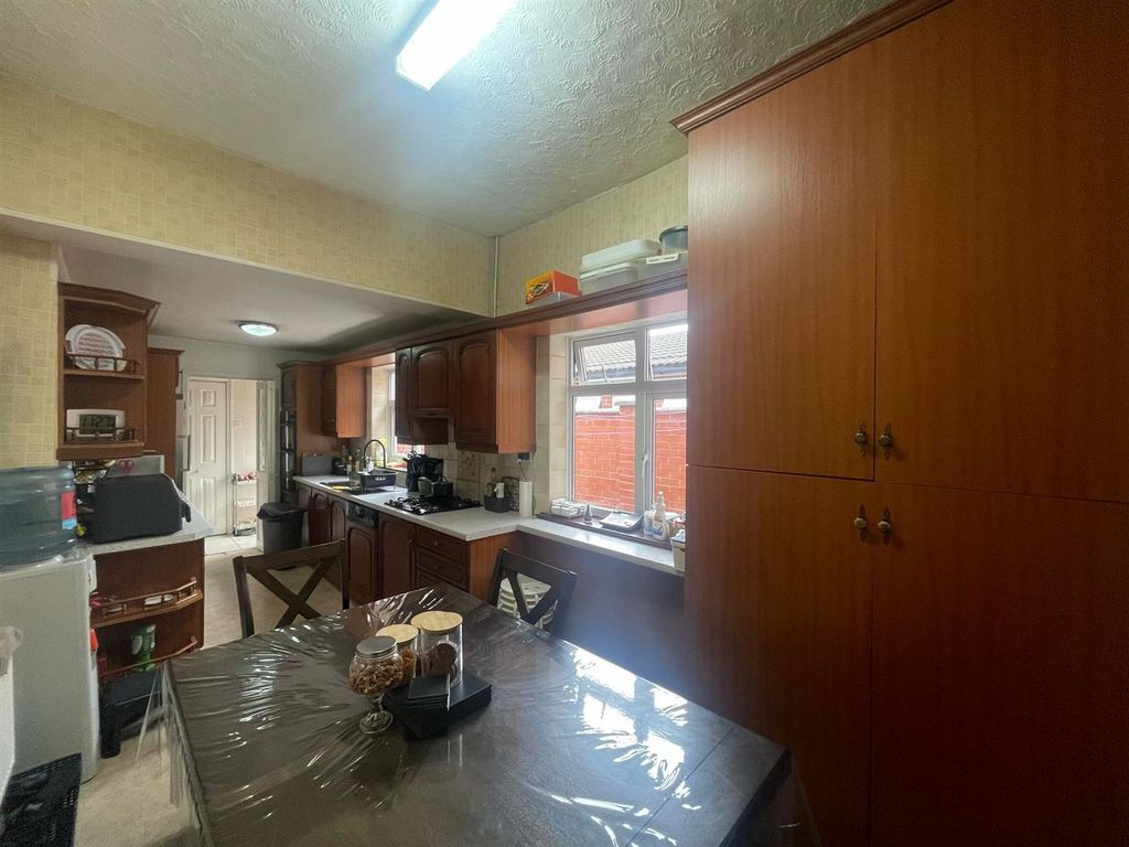 Property photo 3 of 15 Kitchen / Diner