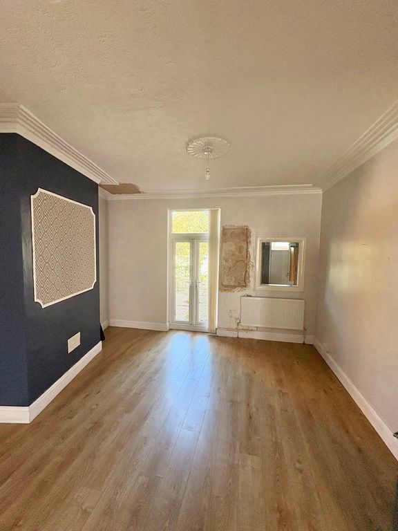 Property photo 2 of 11 Dining Room