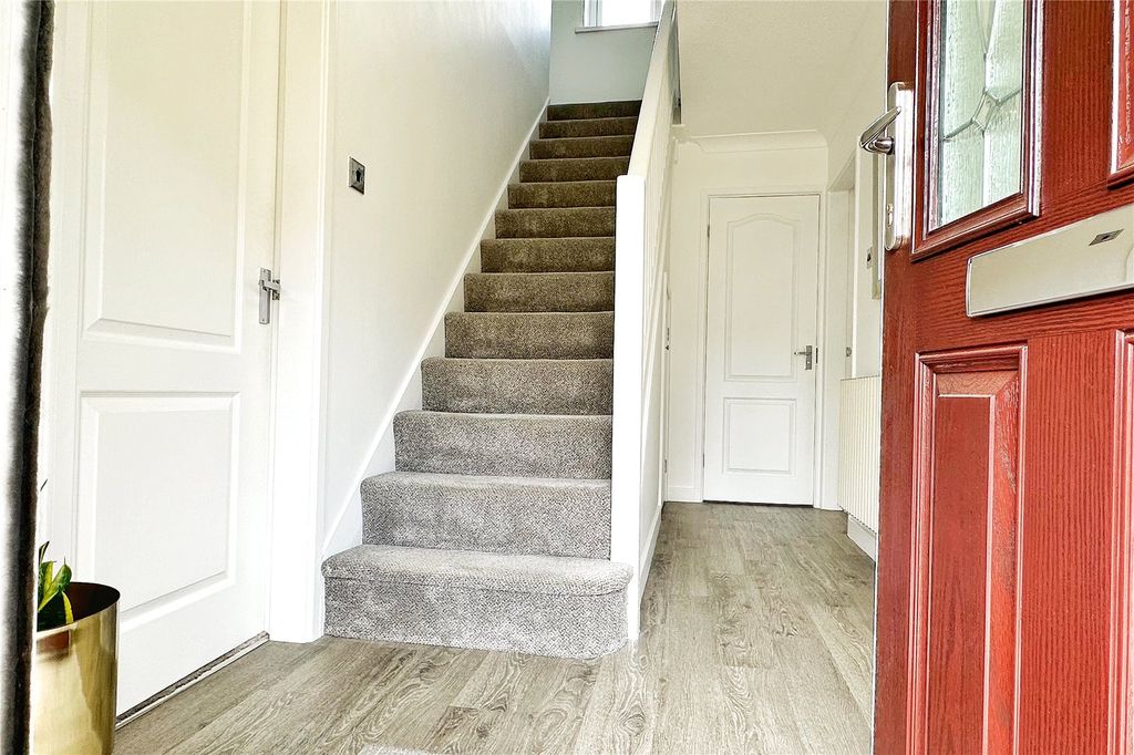 Property photo 2 of 26 Entrance Hall