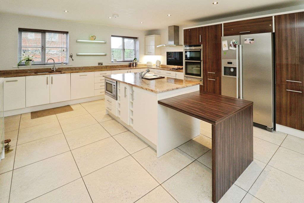 Property photo 3 of 20