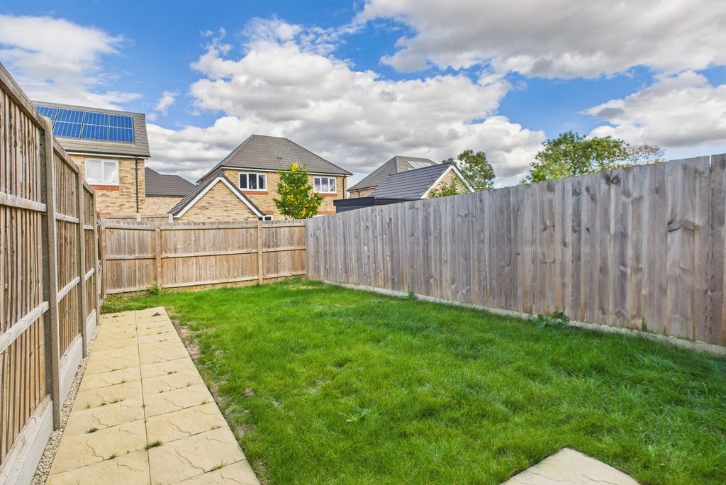 Property photo 2 of 16 Cam02519G0-Pr0335-Still015