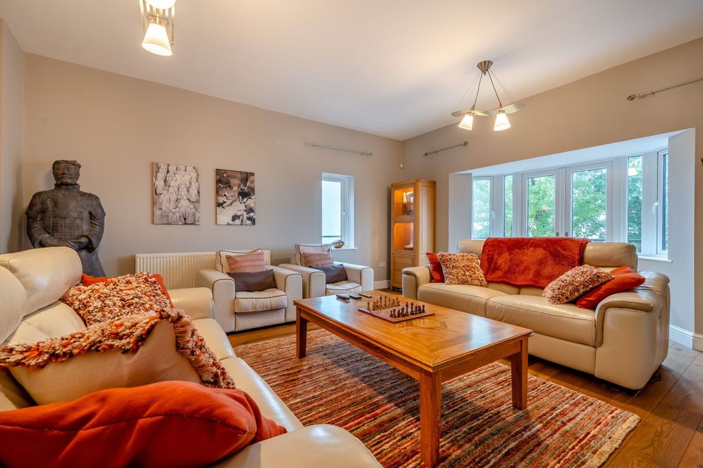 Property photo 3 of 35 P042233_03.Jpg