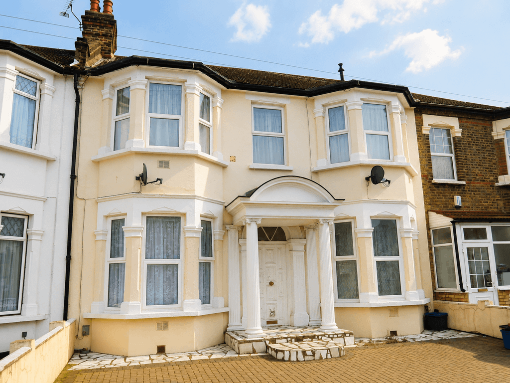 Property photo 1 of 5 Spacious First Floor One-Bedroom Apartment | Commonwealth Estate, Ilford | Excellent Investment Opportunity