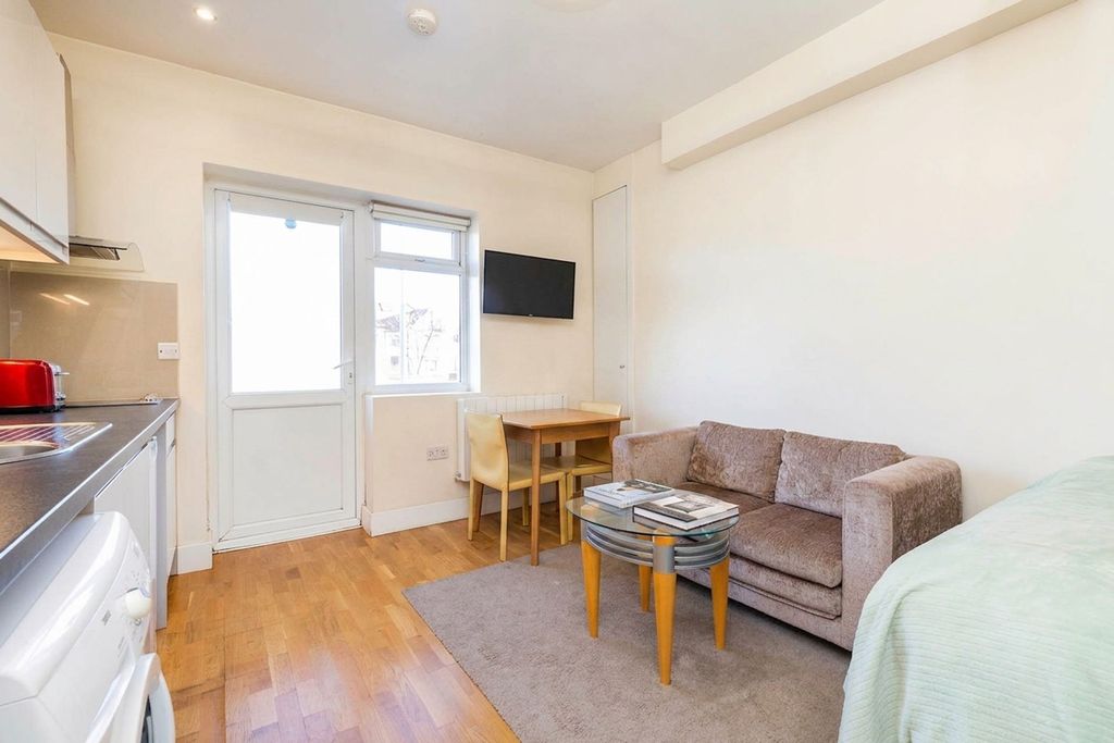 Property photo 3 of 7