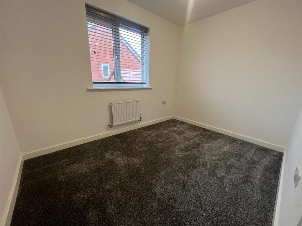 Property photo 3 of 12 Bedroom.Jpg