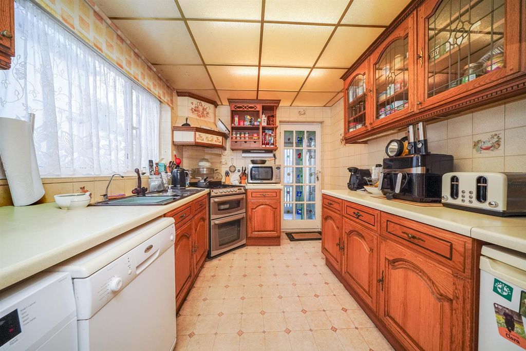 Property photo 3 of 34 Kitchen