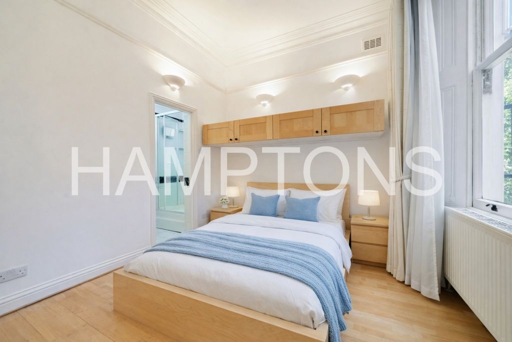 Property photo 3 of 8 Bedroom1.1