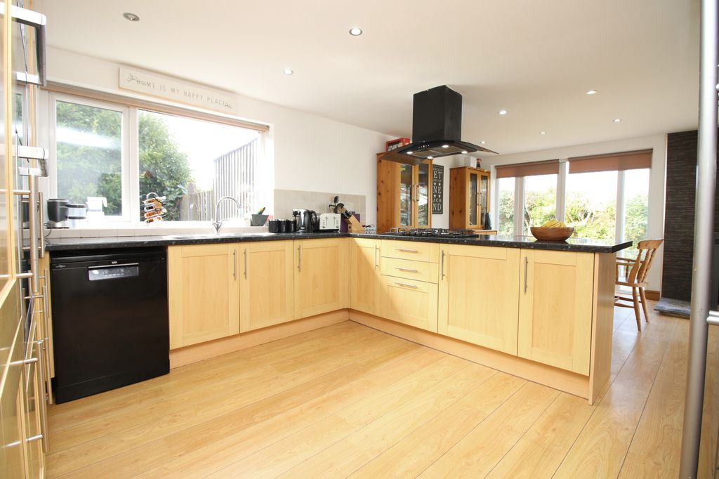 Property photo 3 of 24