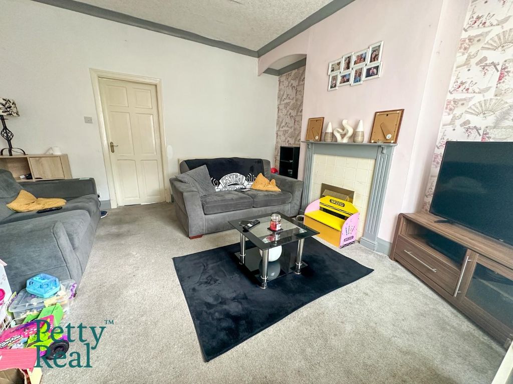 Property photo 1 of 10 9Fe927Eb-Afd2-439B-Af0E-30399941859F.Jpeg