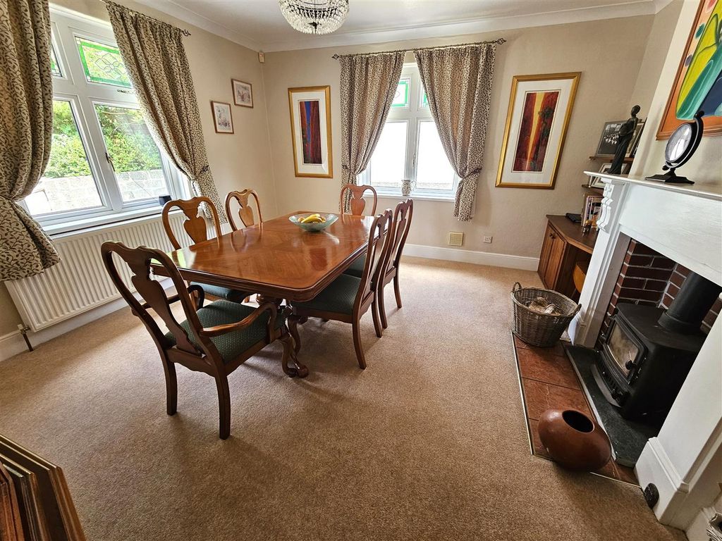 Property photo 3 of 24 Dining Room.Jpg