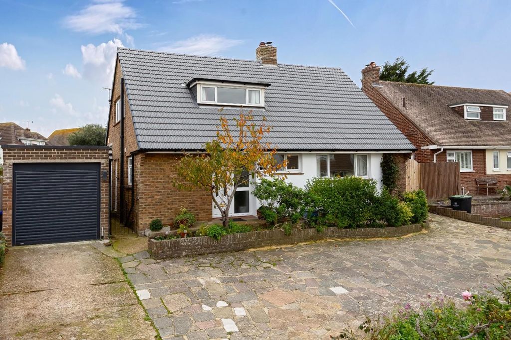 Property photo 1 of 25 Beach Green_23.Jpg