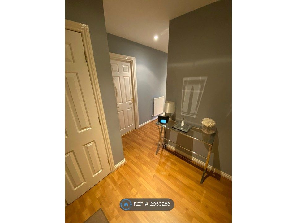 Property photo 2 of 14 Hall