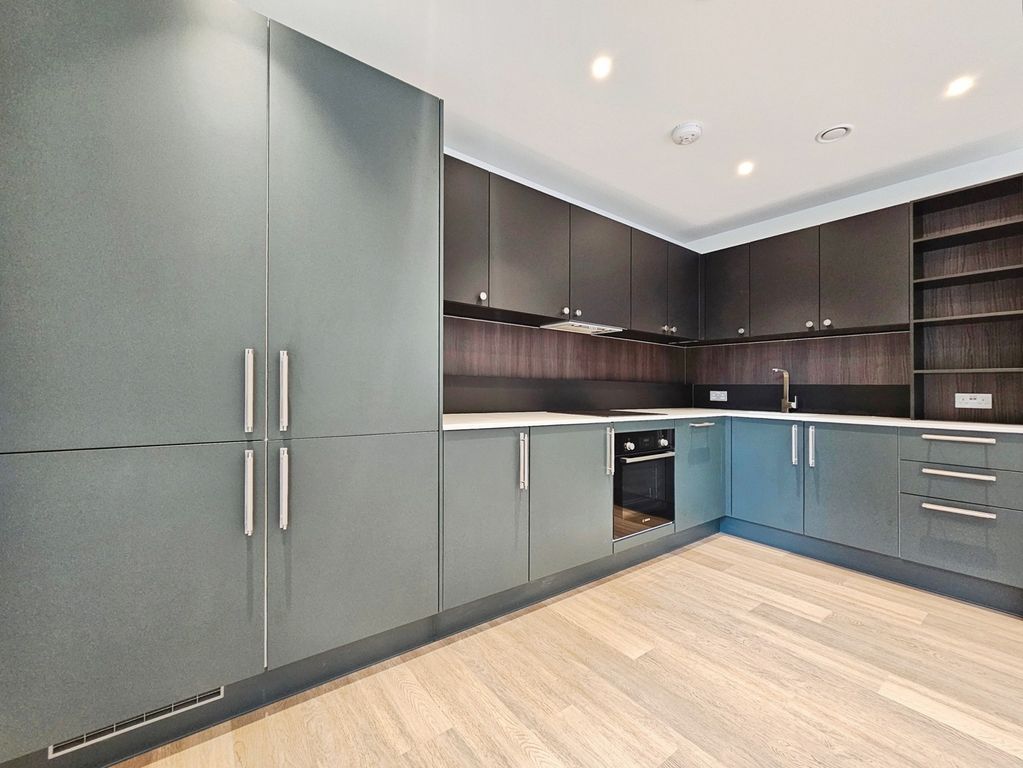 Property photo 3 of 31 Kitchen