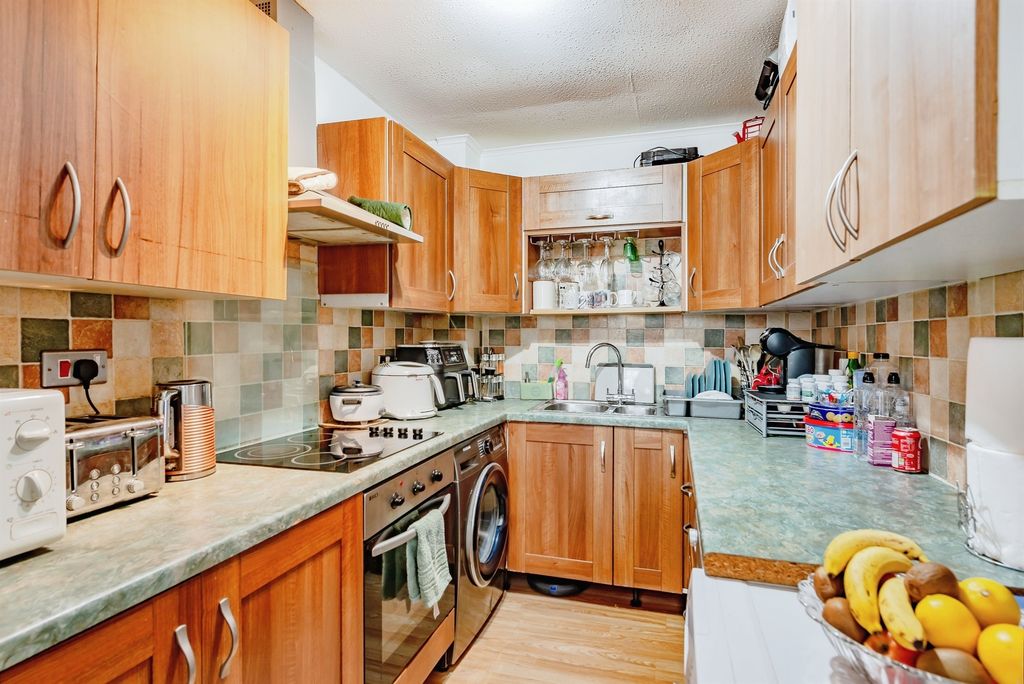 Property photo 2 of 16